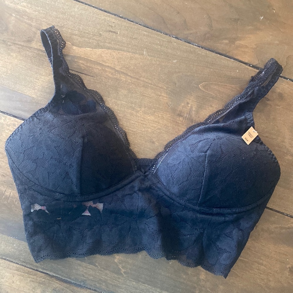 Pink Victoria’s Secret black lace lightly lined‎ bra size S NEW